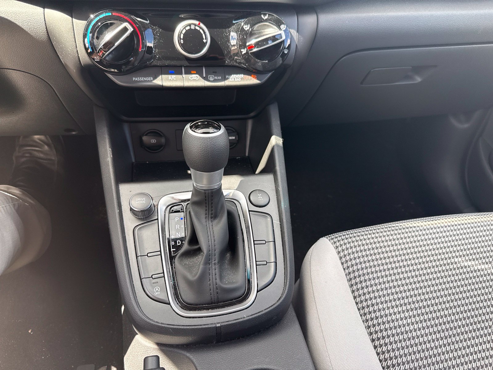 Used 2018 Hyundai Elantra SE FWD image 15