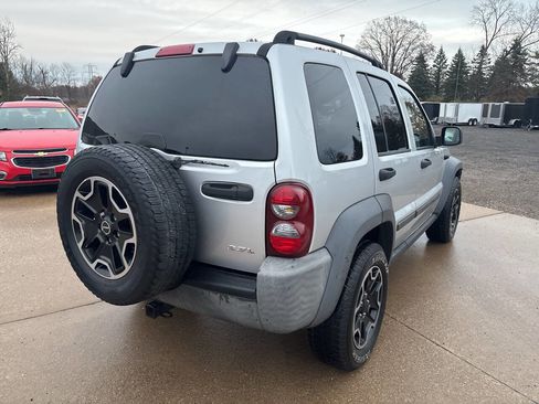Used 2007 Jeep Liberty Sport image 6