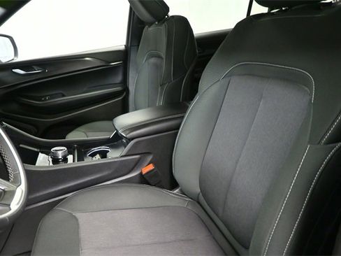 Used 2025 Jeep Grand Cherokee L Laredo image 9