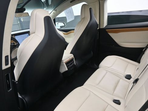 Used 2019 Tesla Model X 100D image 28