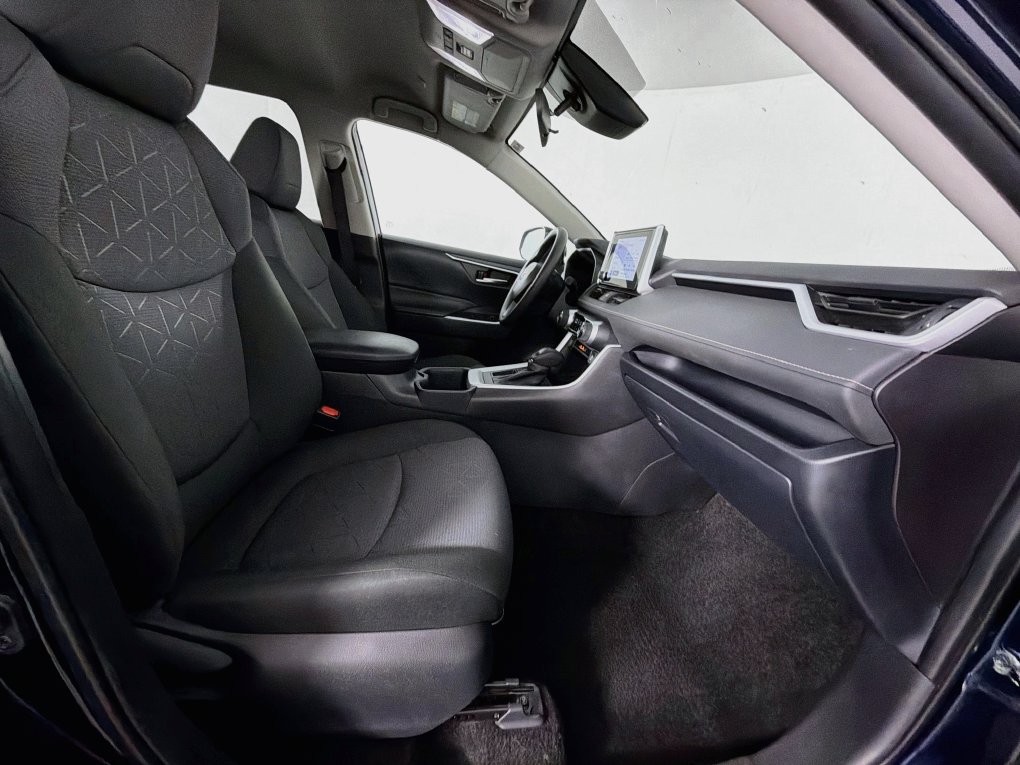 Used 2025 Toyota RAV4 XLE FWD image 30