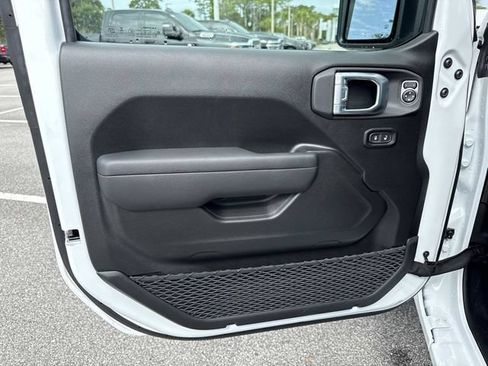 New 2026 Jeep Gladiator Sport AWD/4WD image 17