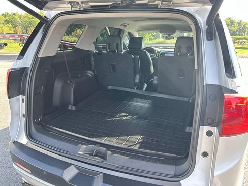 Used 2017 GMC Acadia SLT FWD image 16