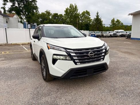 Used 2024 Nissan Rogue S FWD image 4