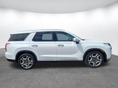 Used 2024 Hyundai Palisade Limited FWD image 2