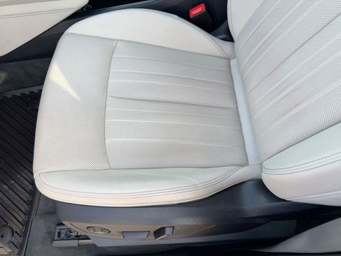 Used 2022 Audi e-tron Premium Plus w/ Premium Plus Package image 14