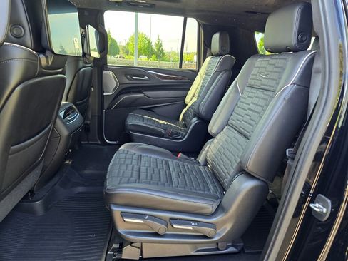 Used 2021 Cadillac Escalade ESV Sport Platinum AWD/4WD image 17
