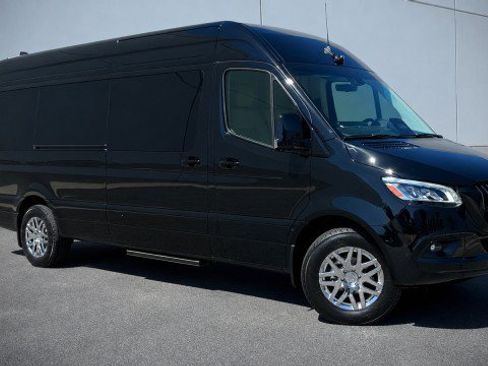 Used 2025 Mercedes-Benz Sprinter 2500 image 37