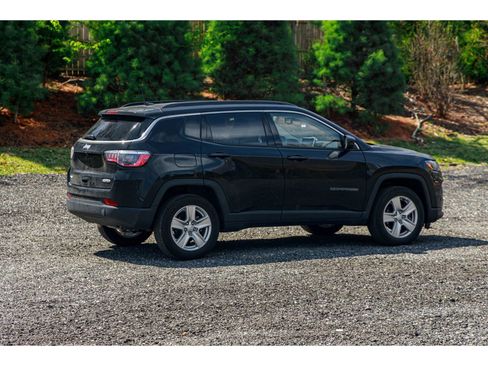 Used 2022 Jeep Compass Latitude AWD/4WD image 10