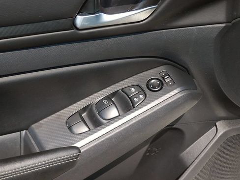 Used 2025 Nissan Altima 2.5 SV FWD image 11