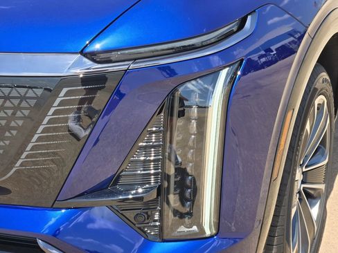 New 2026 Cadillac Vistiq Sport w/ LPO, Floor Liner Package image 10