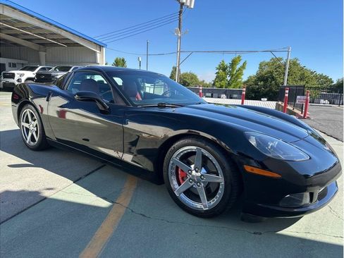 Used 2005 Chevrolet Corvette Coupe w/ Preferred Equipment Group RWD image 4