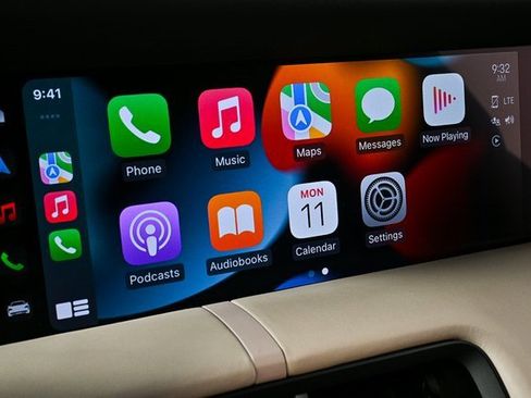 Certified 2022 Porsche Taycan GTS image 16