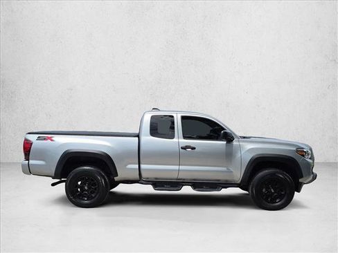Used 2022 Toyota Tacoma SR w/ SX Package RWD image 4