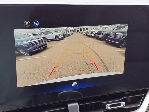 New 2026 Chevrolet Equinox LT w/ Convenience Package II FWD image 18