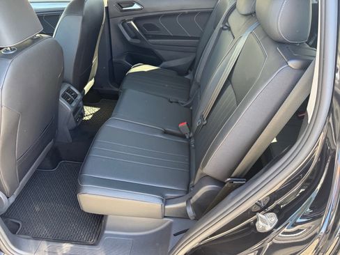 Used 2023 Volkswagen Tiguan SE image 11