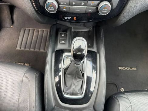 Used 2019 Nissan Rogue SL w/ Premium Package AWD/4WD image 28