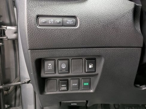 Used 2019 Nissan Rogue S image 21