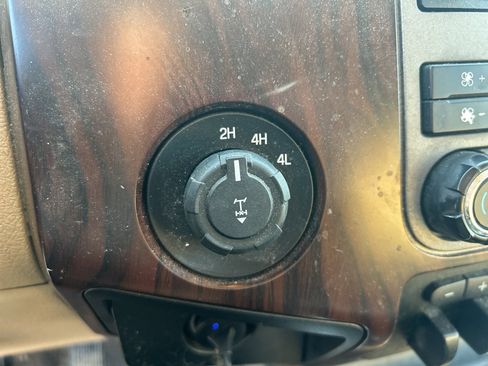 Used 2012 Ford F250 Lariat w/ Lariat Interior Pkg image 14