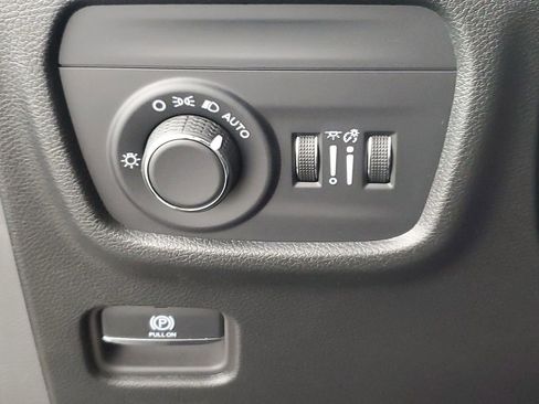 Used 2025 Jeep Grand Cherokee L Altitude image 27