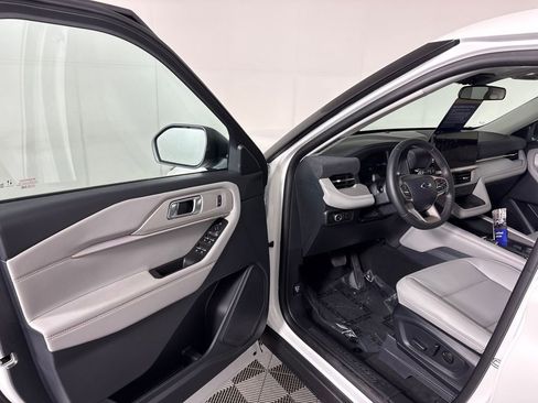 Certified 2025 Ford Explorer Active w/ Active Comfort Package image 13