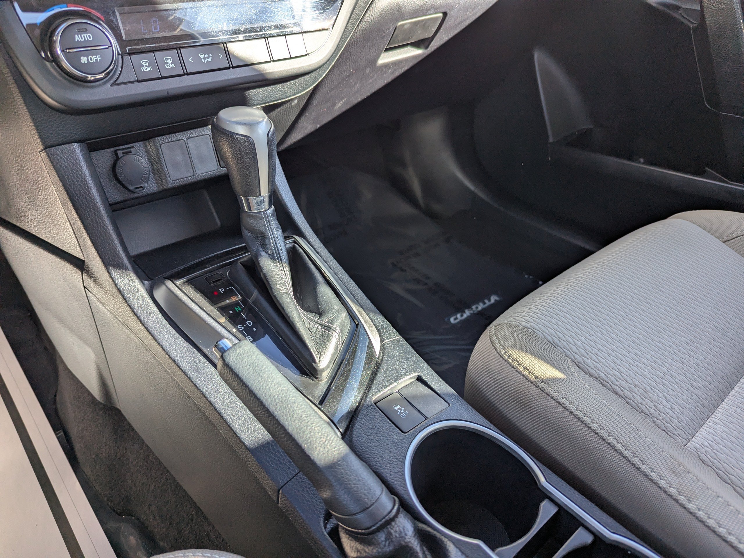 Used 2016 Toyota Corolla LE FWD image 24