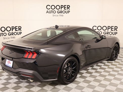 Used 2025 Ford Mustang Coupe RWD image 19