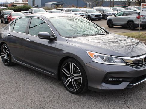 Used 2017 Honda Accord Sport image 5