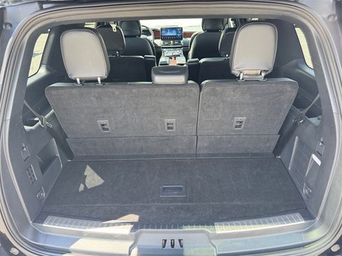 Used 2024 Lincoln Navigator Premiere image 18
