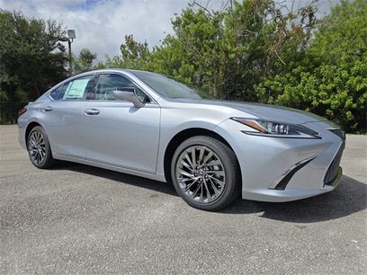 New 2025 Lexus ES 300h w/ Luxury Package