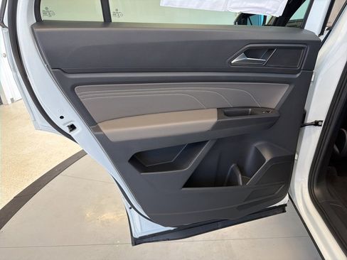 Used 2023 Volkswagen Atlas Cross Sport SE image 44