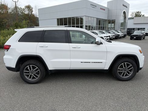 Certified 2022 Jeep Grand Cherokee Limited AWD/4WD image 4