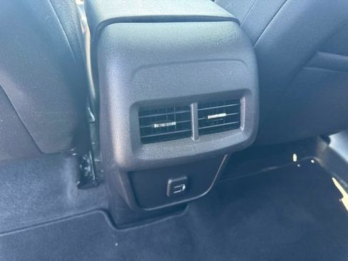 Used 2024 Chevrolet Equinox LT FWD image 17