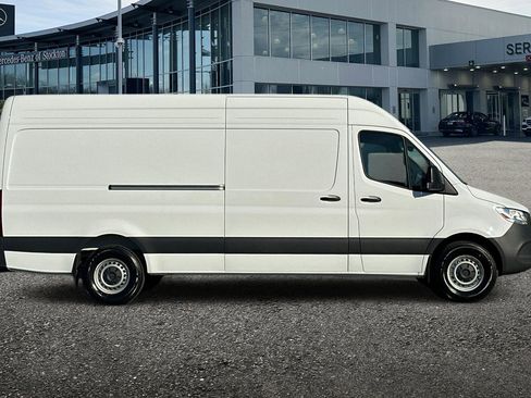 New 2025 Mercedes-Benz Sprinter 2500 image 3