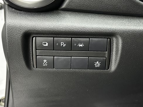 Used 2023 Nissan Versa S w/ Trunk Package image 21