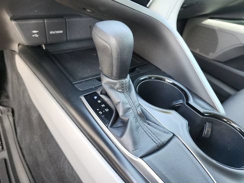 Used 2018 Toyota Camry LE w/ Convenience Package FWD image 28