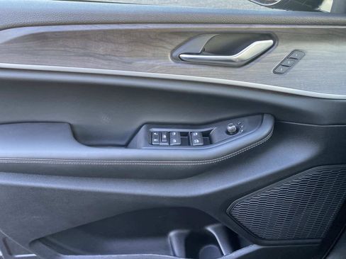 New 2025 Jeep Grand Cherokee Limited image 16