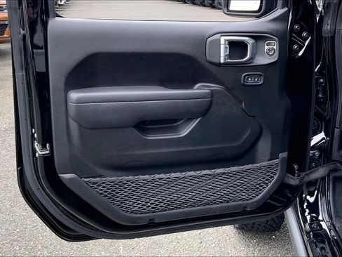 Certified 2024 Jeep Wrangler Unlimited AWD/4WD image 21