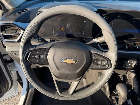 Used 2025 Chevrolet TrailBlazer LT w/ Driver Confidence Package image 12