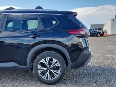 Used 2022 Nissan Rogue SV w/ SV Premium Package image 9