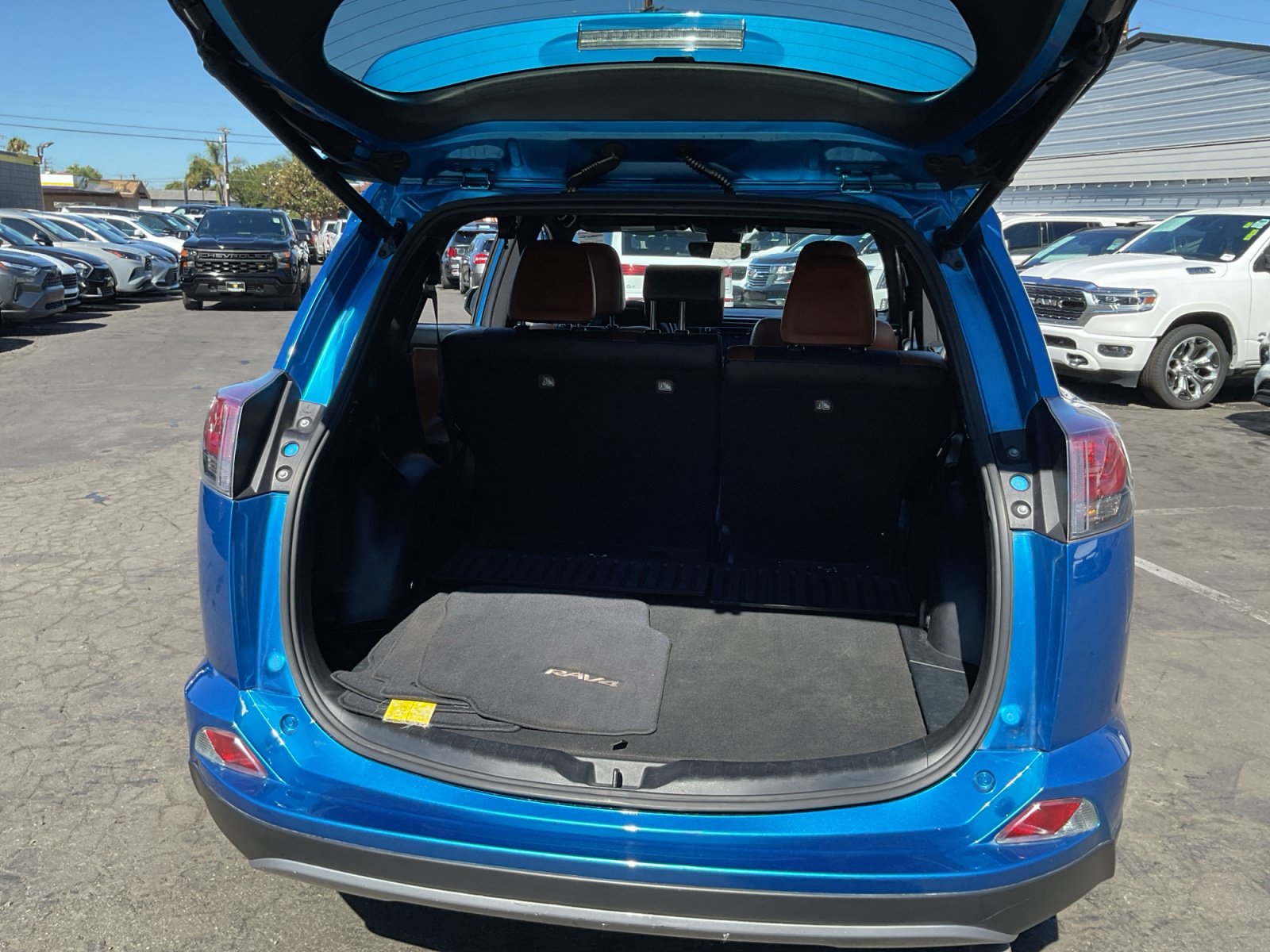 Used 2018 Toyota RAV4 SE w/ Power Extra Value Package AWD/4WD image 26