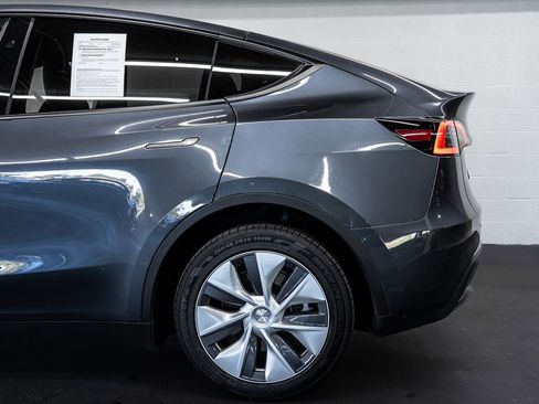 Used 2023 Tesla Model Y Long Range image 13
