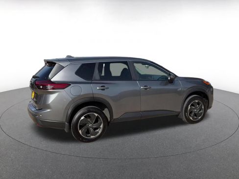 Used 2024 Nissan Rogue SV AWD/4WD image 14