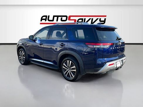 Used 2022 Nissan Pathfinder Platinum w/ Lighting Package (N93) FWD image 5