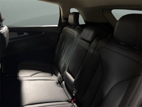 Used 2023 Lincoln Nautilus AWD image 16