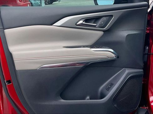 Used 2025 Chevrolet Traverse LT image 20