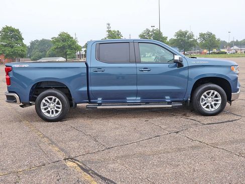 Used 2024 Chevrolet Silverado 1500 LT AWD/4WD image 17
