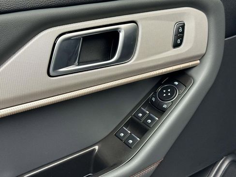 Used 2025 Ford Explorer Active image 19