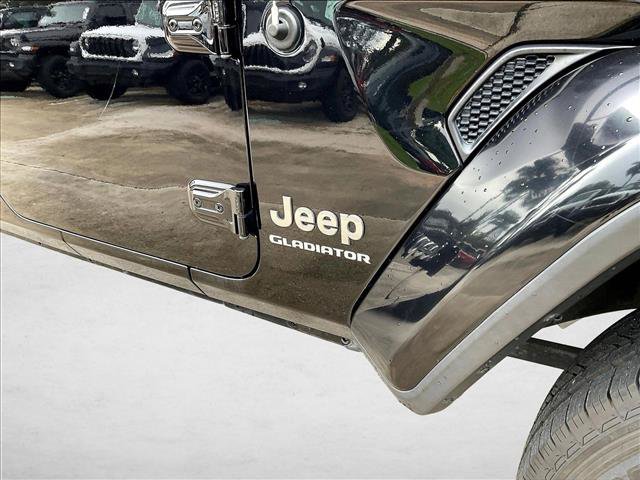 Used 2021 Jeep Gladiator Overland w/ Popular Equipment Package AWD/4WD image 27
