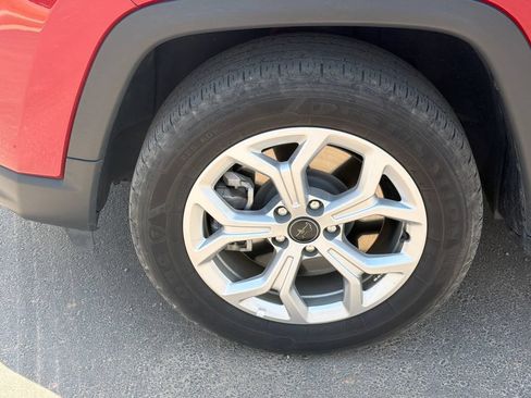 Used 2025 Jeep Compass Latitude AWD/4WD image 11